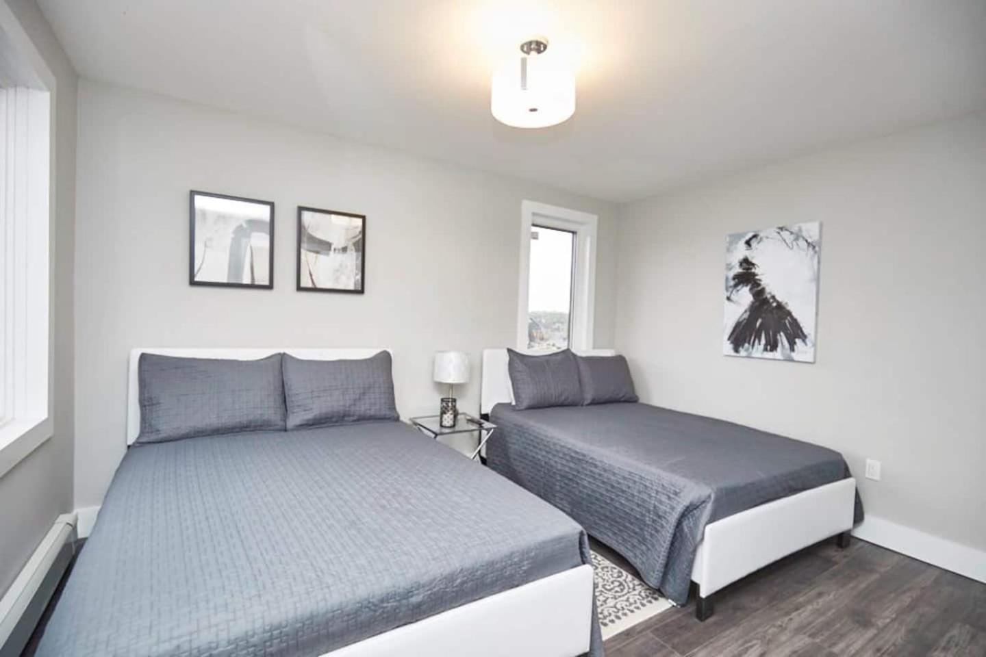 Clifton Hill Hideaway 2B -Two Bedroom Condo ナイアガラ・フォールズ エクステリア 写真